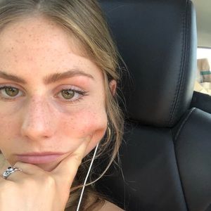 Meet your Posher, Carly